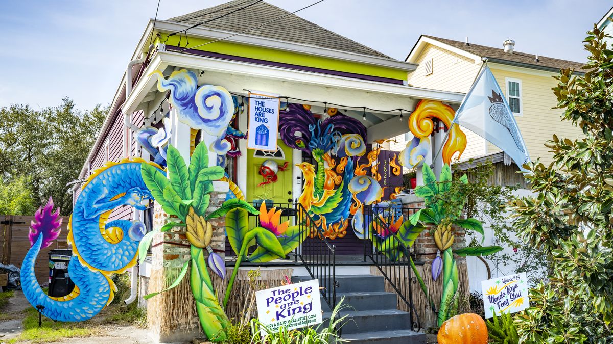 V New Orleansu na karneval nemohou, do kostýmů alespoň oblékli své domy